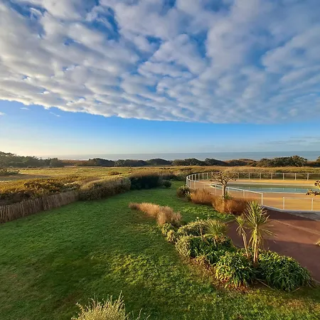 Confort Vue Mer- Piscines Saisonnieres & Parking Privatif Apartment *